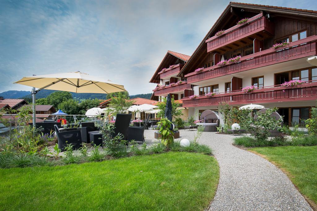 Familien- Und Wellnesshotel "Viktoria" Oberstdorf Exterior photo